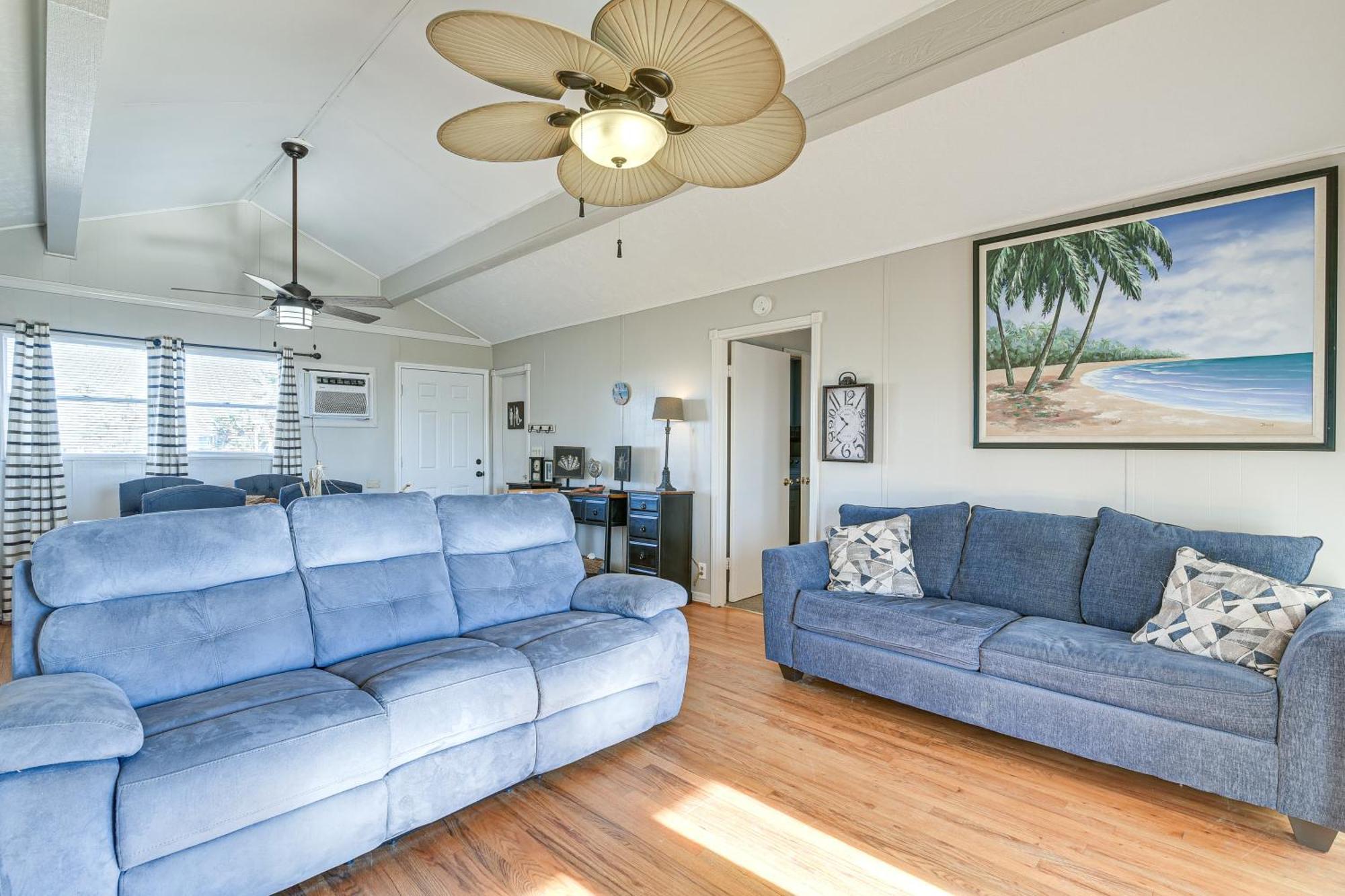 Second-row Surfside House Newly Renovated! Ferienhaus *