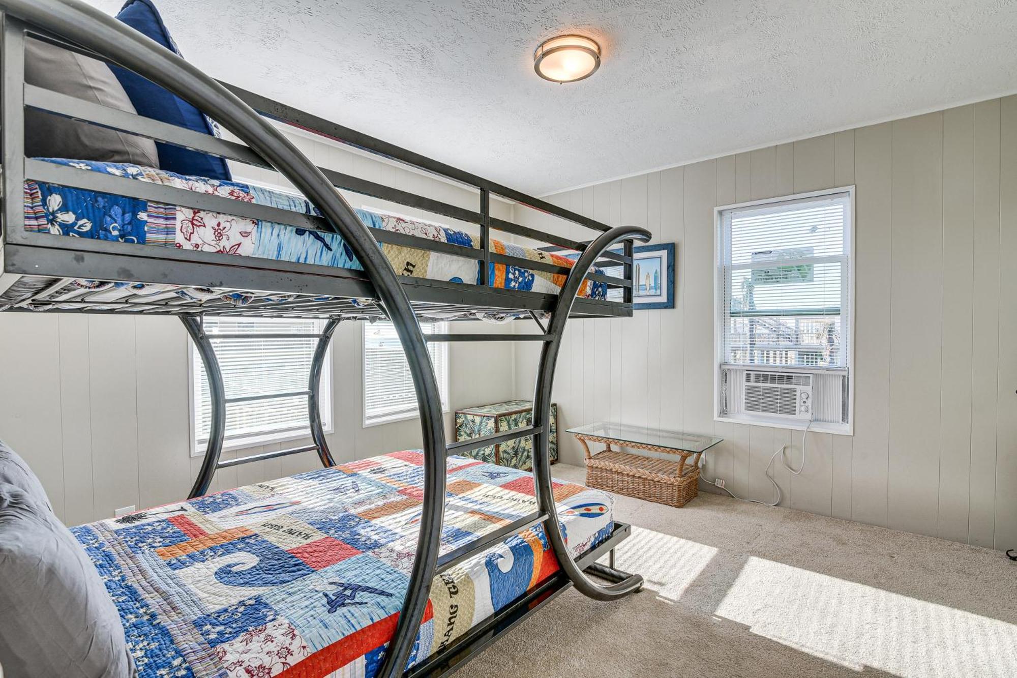 Second-row Surfside House Newly Renovated! Surfside Beach