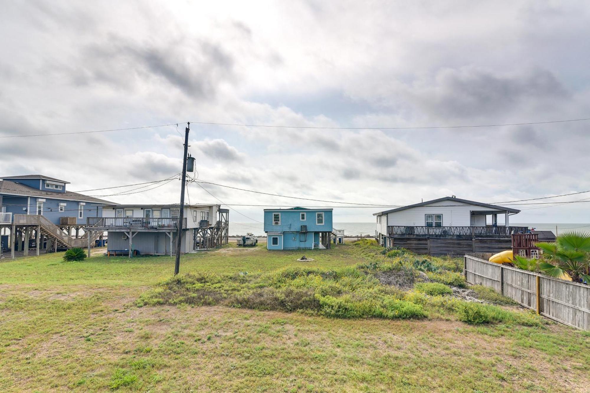 Second-row Surfside House Newly Renovated! Surfside Beach